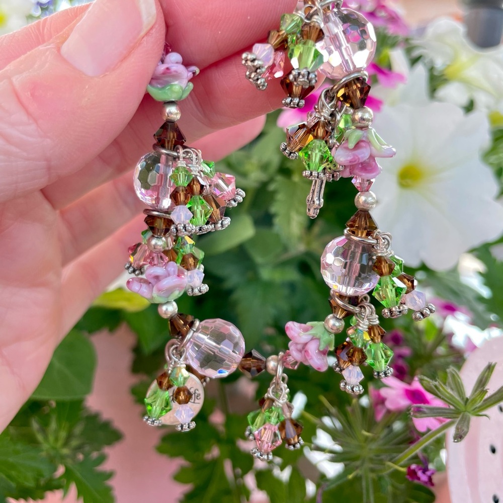Elegant Floral Beaded Bracelet